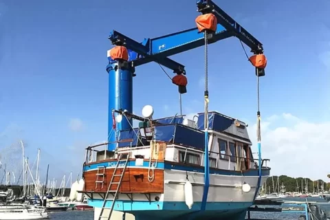 Grúa giratoria para barcos pesados